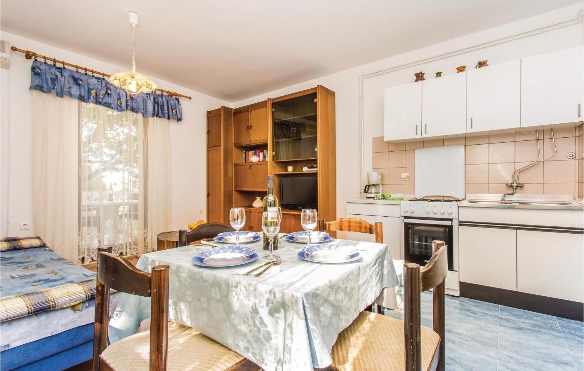 1 Bedroom Awesome Apartment In Malinska Exterior photo
