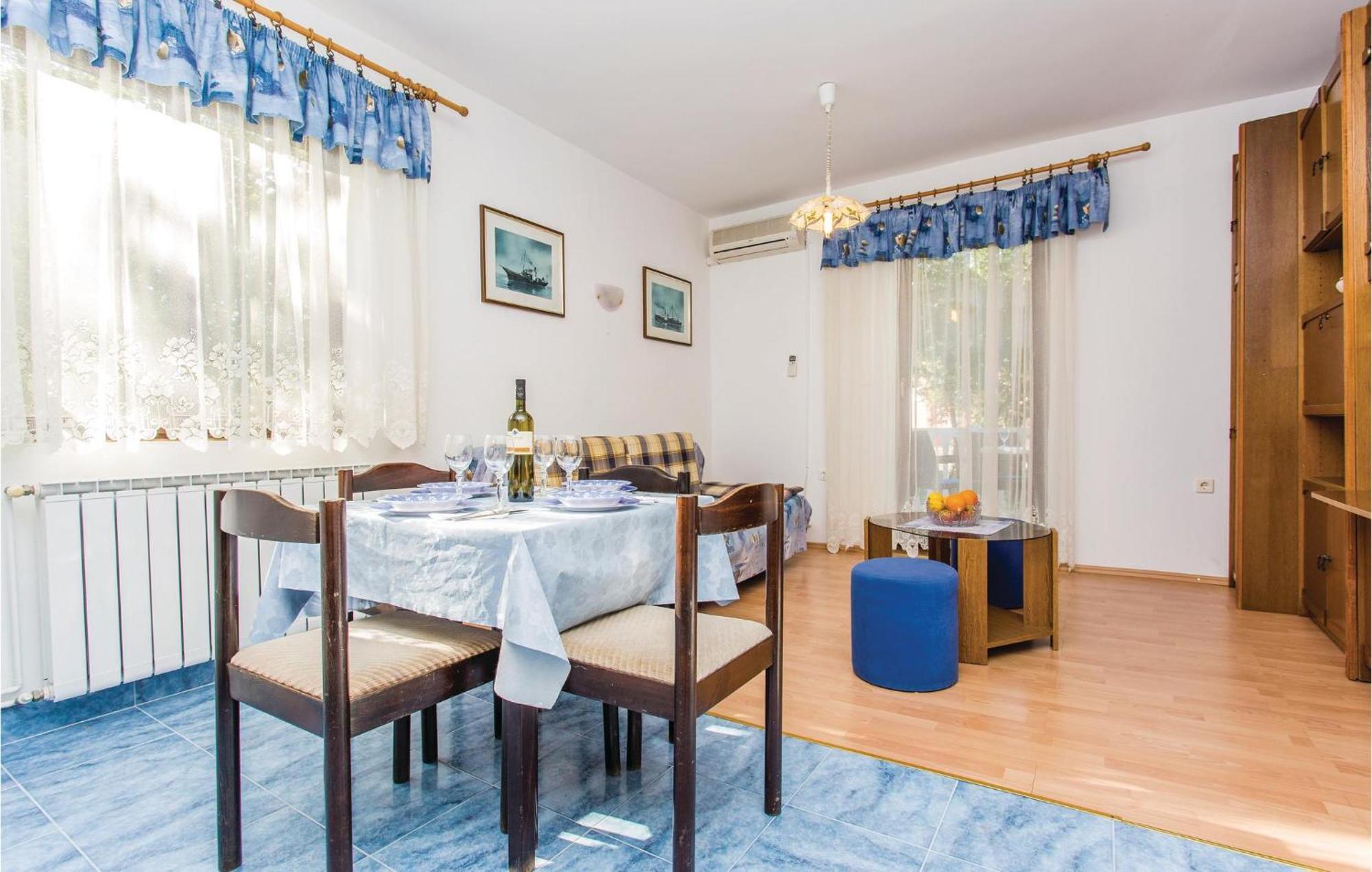 1 Bedroom Awesome Apartment In Malinska Exterior photo