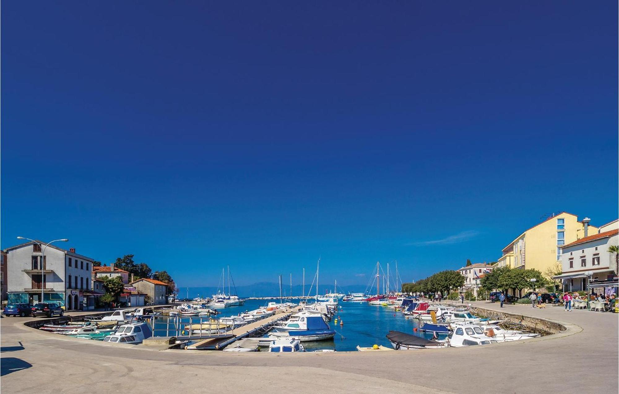 1 Bedroom Awesome Apartment In Malinska Exterior photo