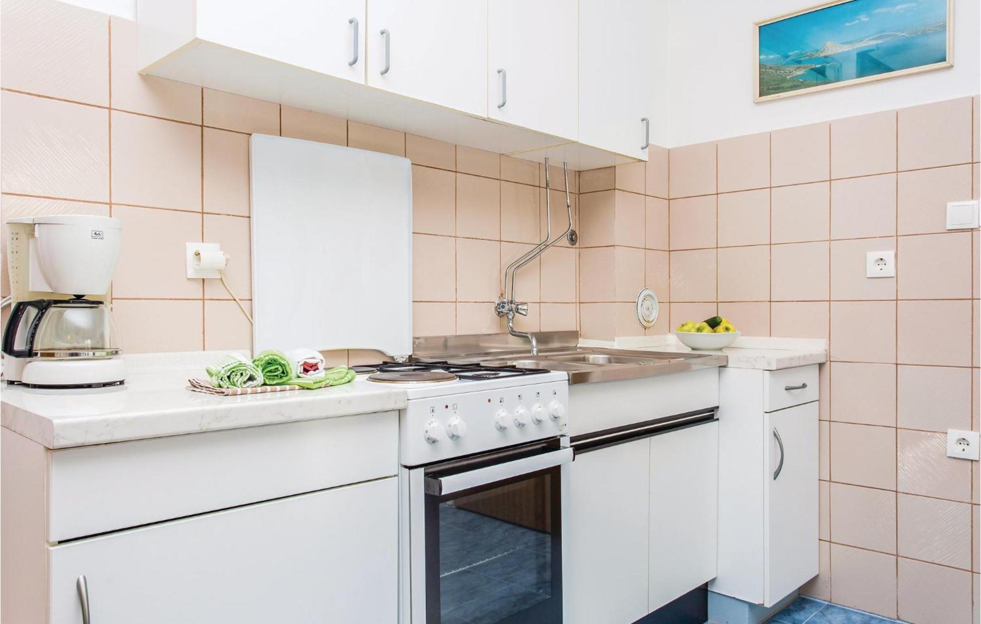 1 Bedroom Awesome Apartment In Malinska Exterior photo