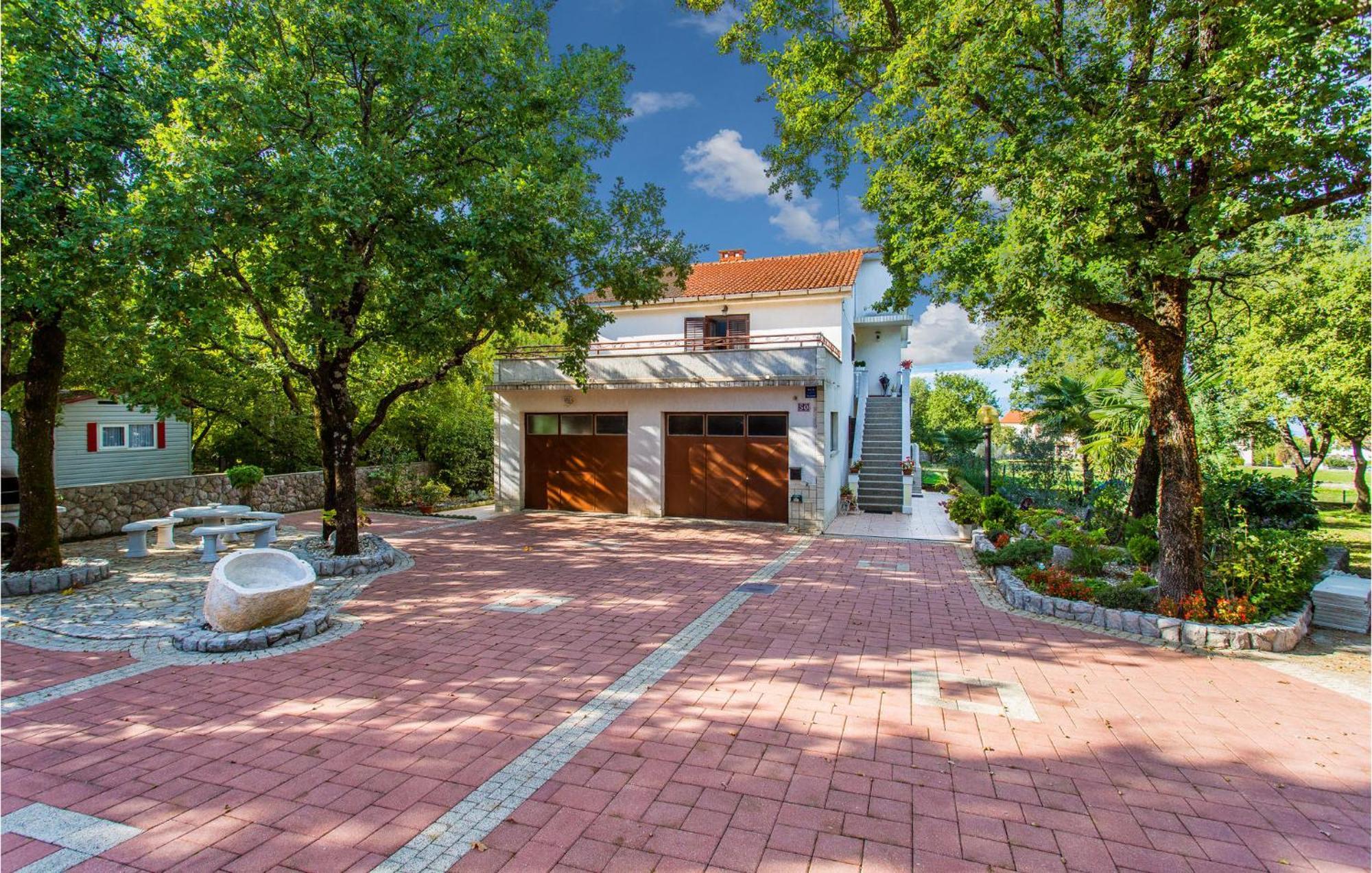 1 Bedroom Awesome Apartment In Malinska Exterior photo